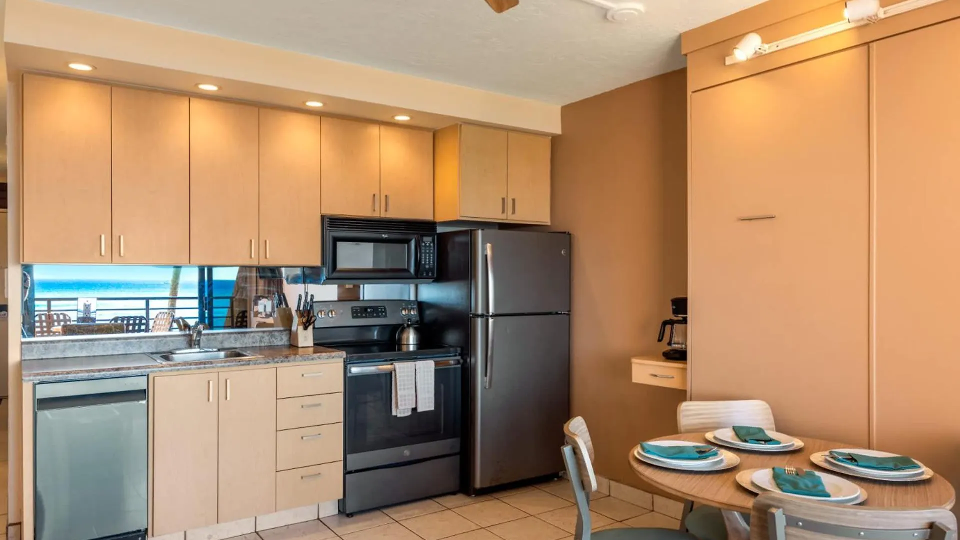 Kuleana Club #412 Oceanfront - 1 Bedroom & 1 Bathroom - Gated 2Nd Fl Kahana